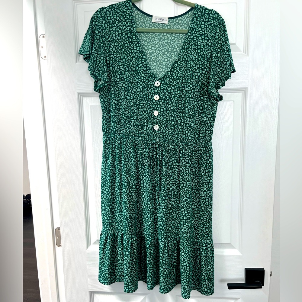 Kaileigh Green Floral Button-Front V-Neck Dress